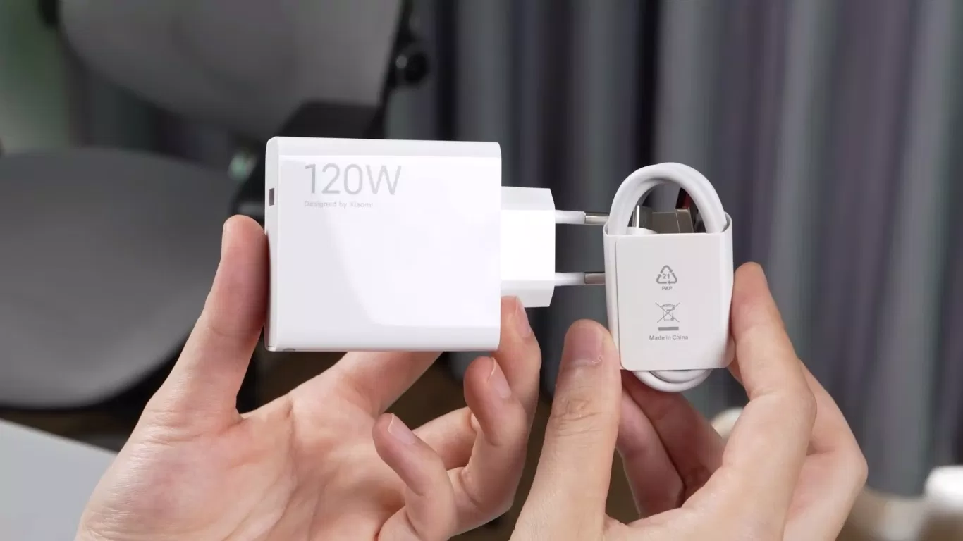 Hộp phụ kiện của Xiaomi Pad 6S Pro sẽ được tặng củ sạc 120W và cáp sạc (Ảnh: Internet) Hộp phụ kiện của Xiaomi Pad 6S Pro sẽ được tặng củ sạc 120W và cáp sạc (Ảnh: Internet)