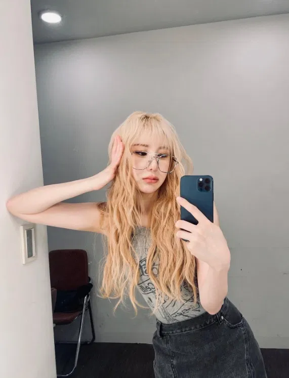 Nhiều người nói với Chaeyeon rằng nữ thần tượng không có tư cách để nói về chính trị (Ảnh: Internet)