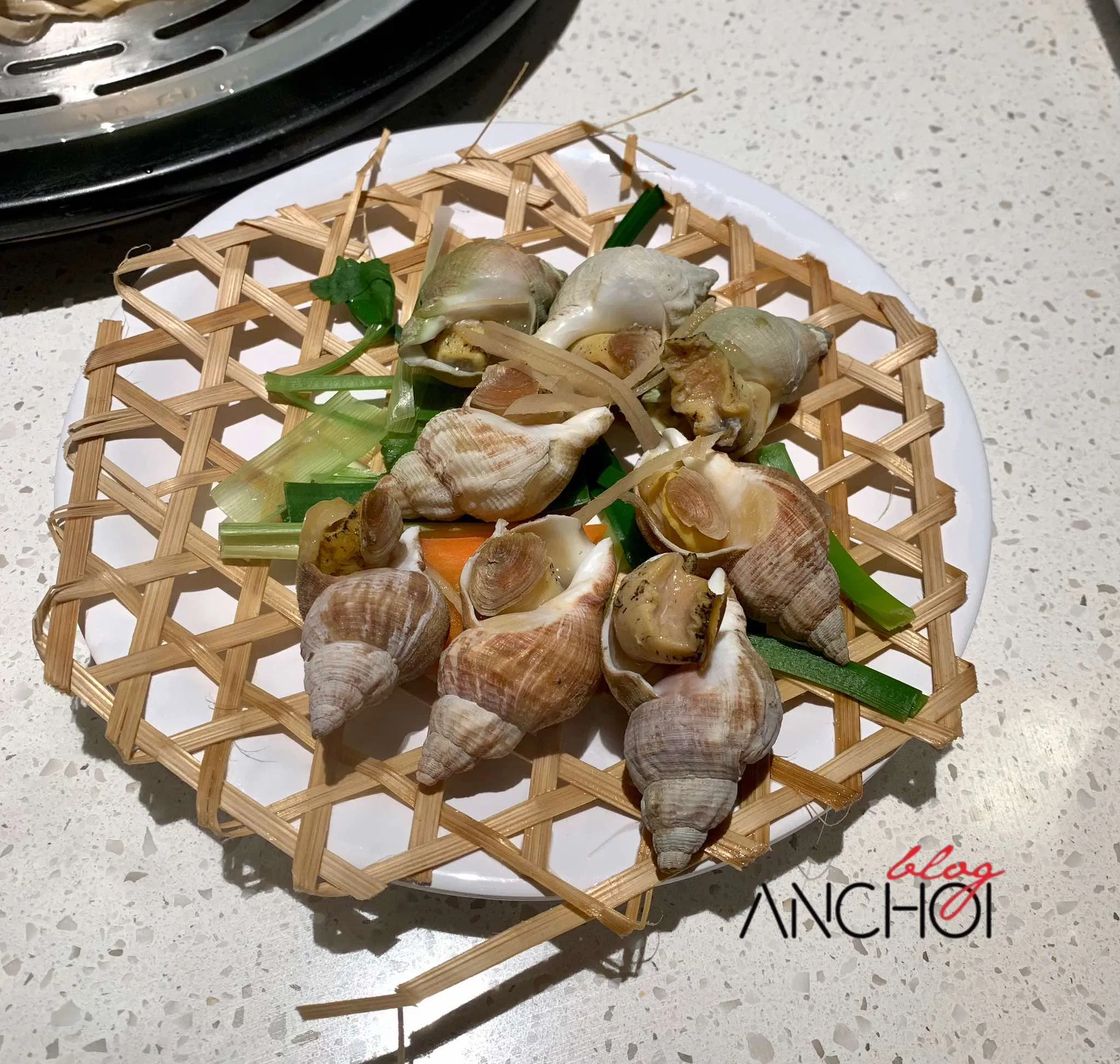 Món ốc bullot hấp tại Cloud Pot (nguồn: BlogAnChoi)