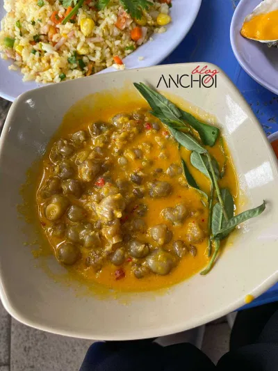 Món răng mực sốt bơ cay tại quán hàu sữa Quý Mập (nguồn: BlogAnChoi)