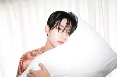 Ok Taecyeon hẹn hò với bạn gái ngoài ngành giải trí (Ảnh: Internet)