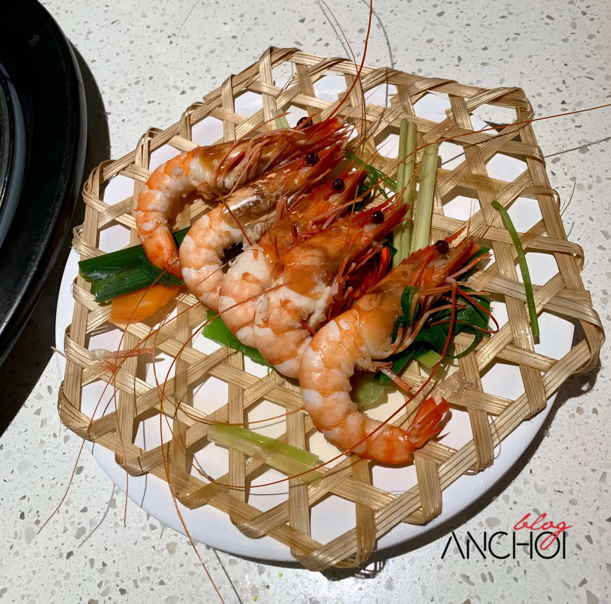 Món tôm hấp tại Cloud Pot (nguồn: BlogAnChoi)