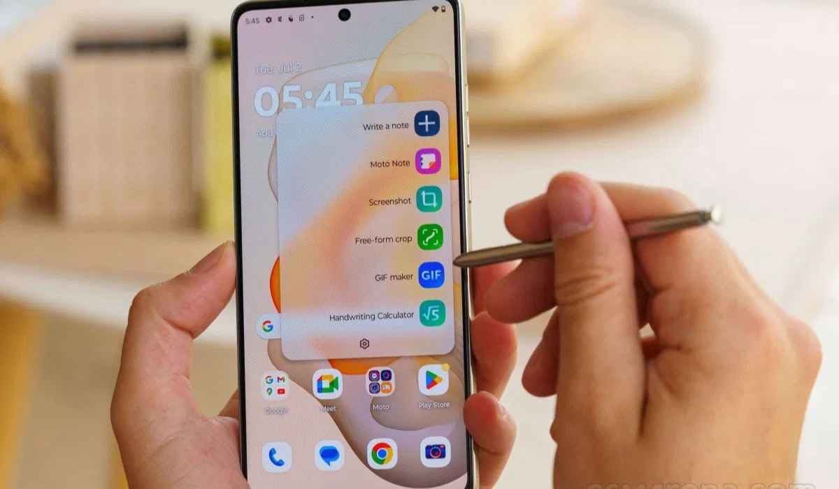 Moto G Stylus 5G (2024) sở hữu màn hình P-OLED 6,7 inch với độ sáng tối đa 1.200 nits (Ảnh: Internet) Moto G Stylus 5G (2024) sở hữu màn hình P-OLED 6,7 inch với độ sáng tối đa 1.200 nits (Ảnh: Internet)