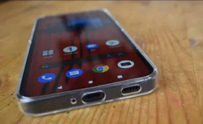 Điện thoại Nothing Phone 1 cùng với ốp lưng (Ảnh: Internet) Điện thoại Nothing Phone 1 cùng với ốp lưng (Ảnh: Internet)