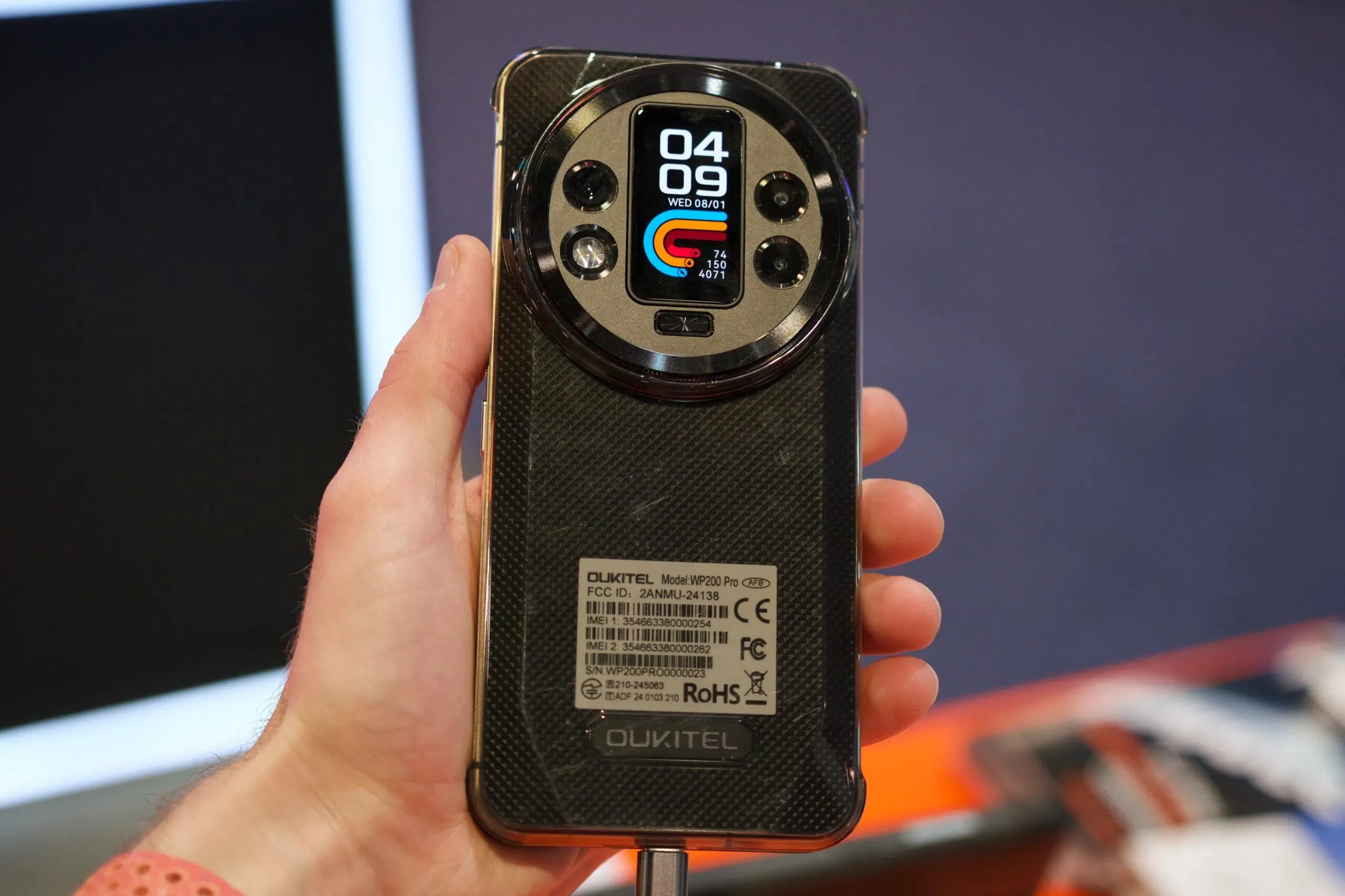 Điện thoại tích hợp đồng hồ thông minh (Ảnh: Internet) Điện thoại tích hợp đồng hồ thông minh (Ảnh: Internet)