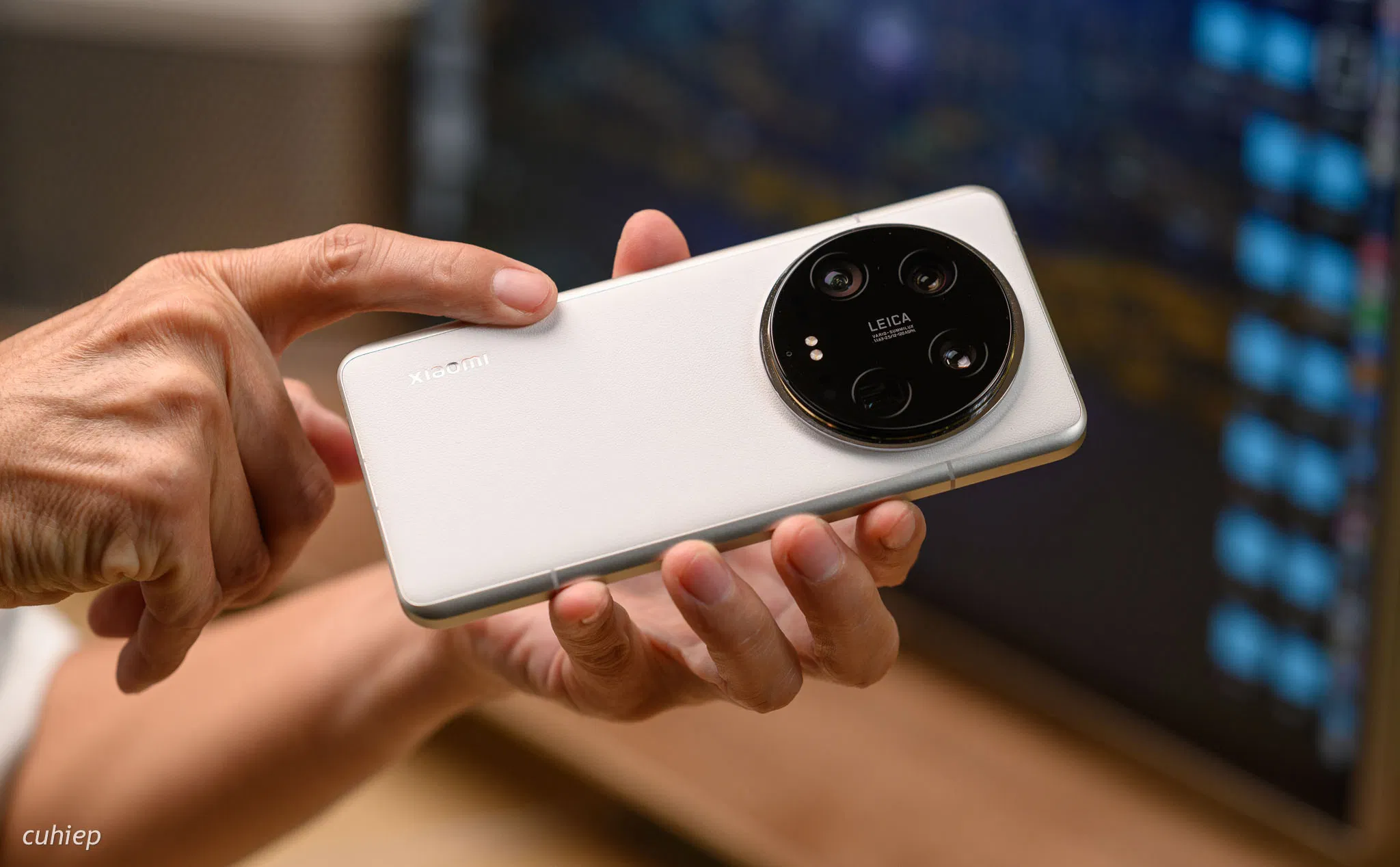 Chi phí sửa chữa cho một chiếc điện thoại xách tay Android Flagship như thế này có thể là rất nhiều (Nguồn: Internet)