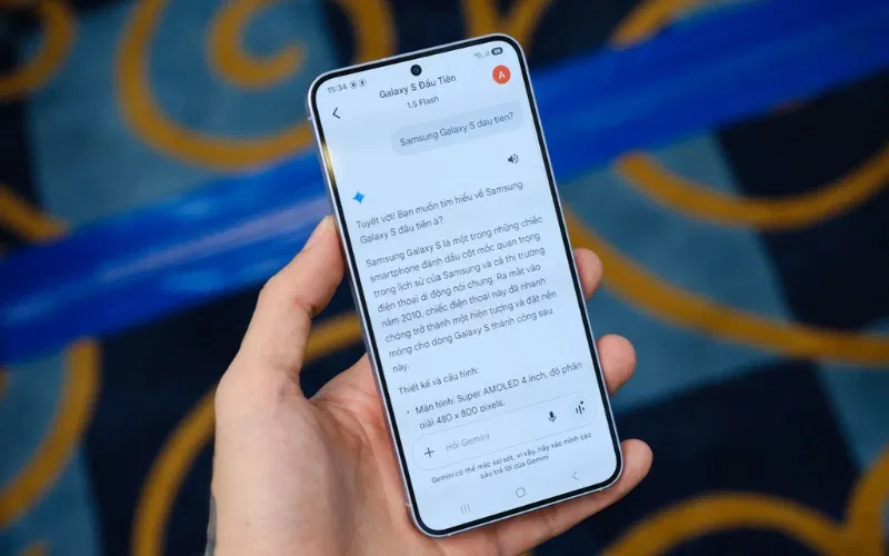 Độ sáng tối đa của hai mẫu máy là 2.600nits (Ảnh: Internet) Độ sáng tối đa của hai mẫu máy là 2.600nits (Ảnh: Internet)