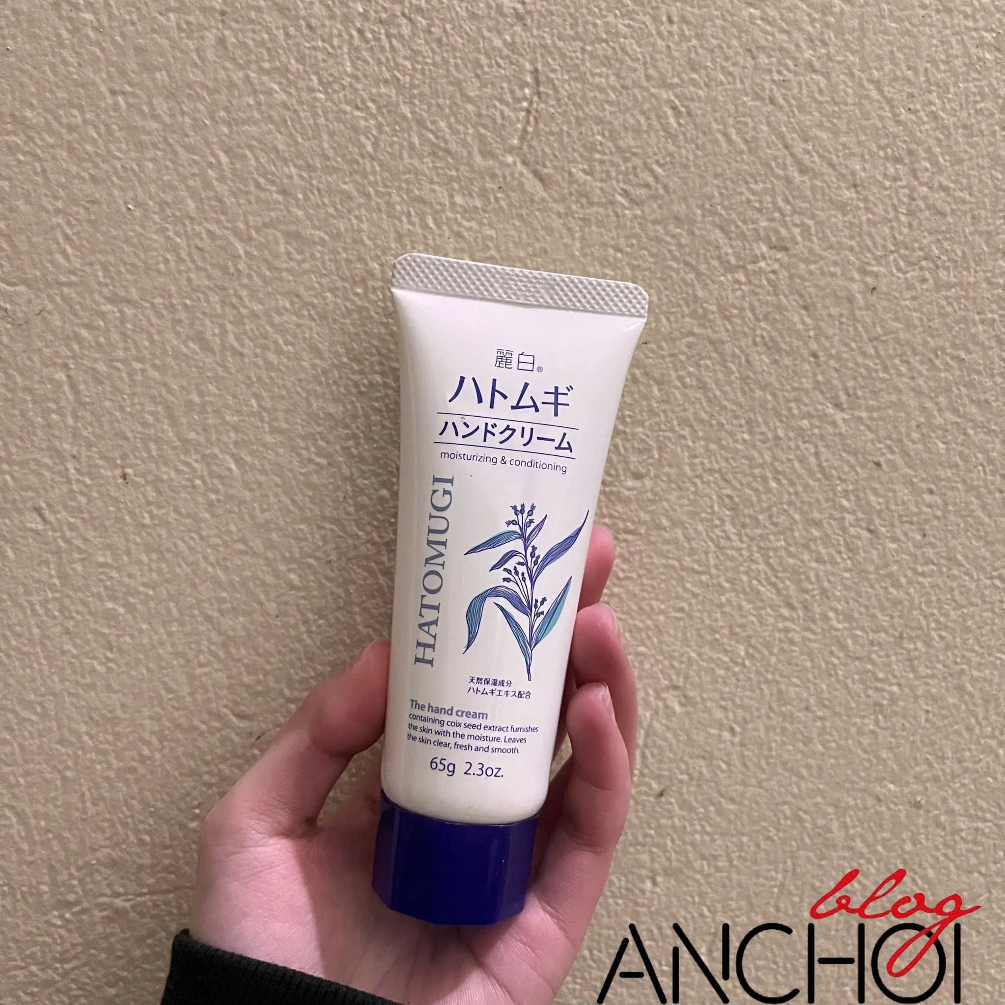 Reihaku Hatomugi Hand Cream có thiết kế dạng tuýp tiện lợi (Nguồn: BlogAnChoi)