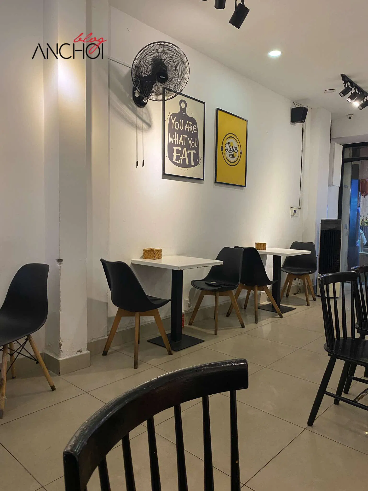 Không gian tại quán Kobop Korean Food nhỏ nhắn và ấm cúng (nguồn: BlogAnChoi)