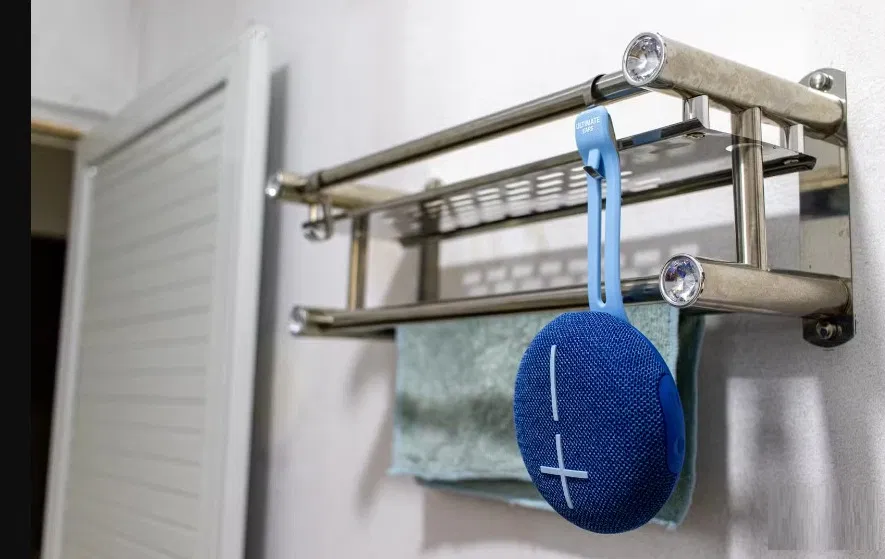 Loa Ultimate Ears Miniroll được treo trong phòng tắm (Ảnh: Internet) Loa Ultimate Ears Miniroll được treo trong phòng tắm (Ảnh: Internet)