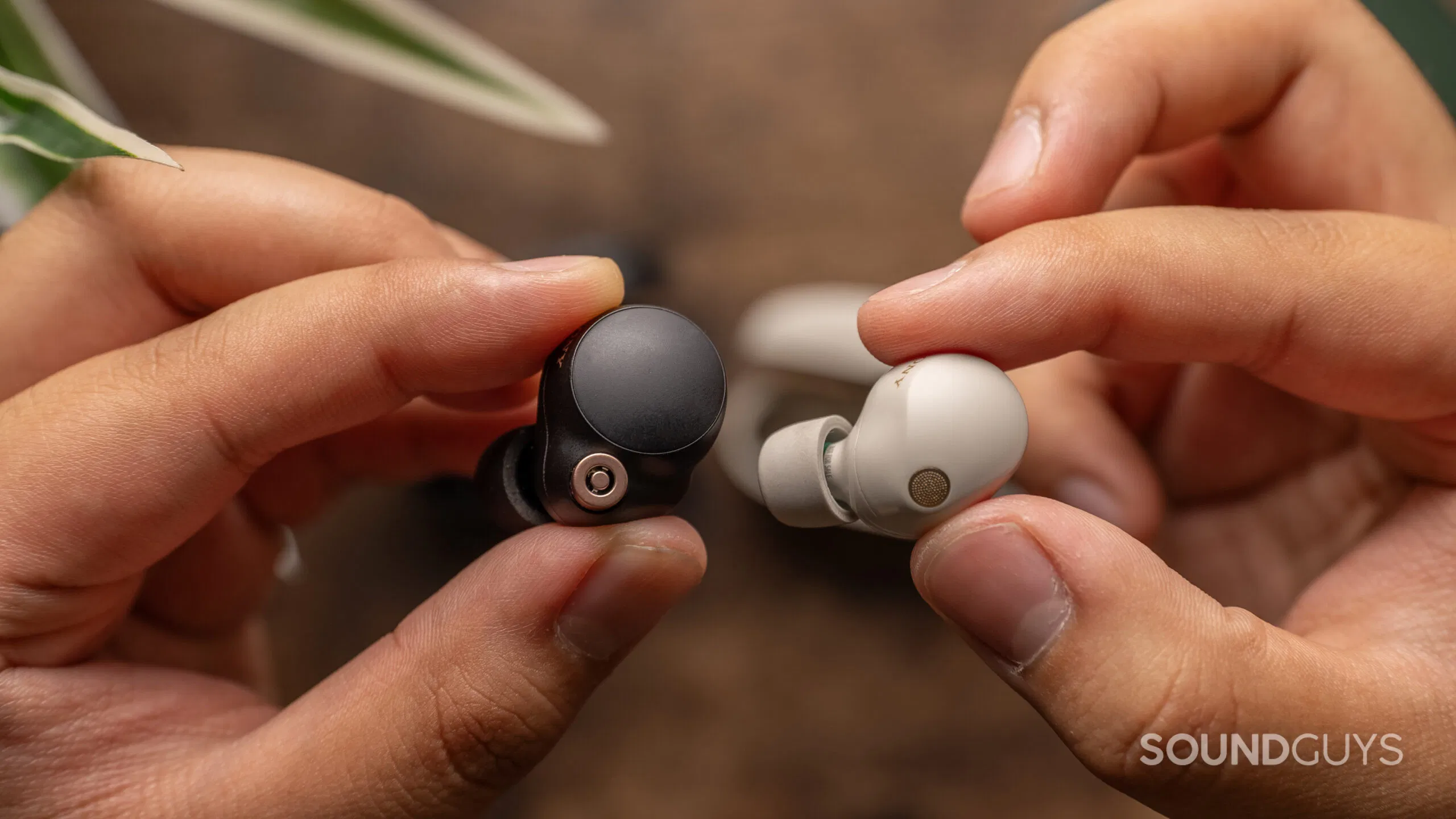 Các tai nghe Bluetooth hiện nay đã có trợ lý ảo và khả năng chống ồn chủ động khá tốt (Ảnh: Internet)
