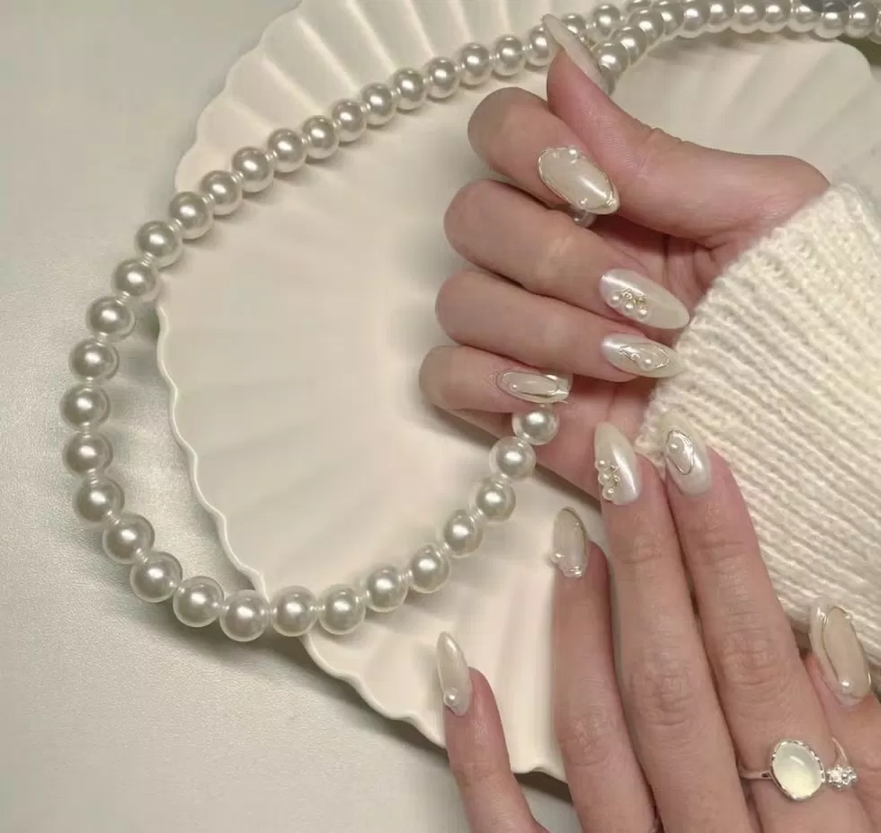 Những màu nail đẹp tôn da nhất, "cứu tinh tối thượng" cho làn da vàng (Ảnh: Internet)