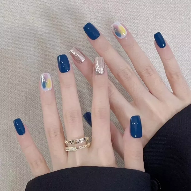 Những màu nail đẹp tôn da nhất, "cứu tinh tối thượng" cho làn da vàng