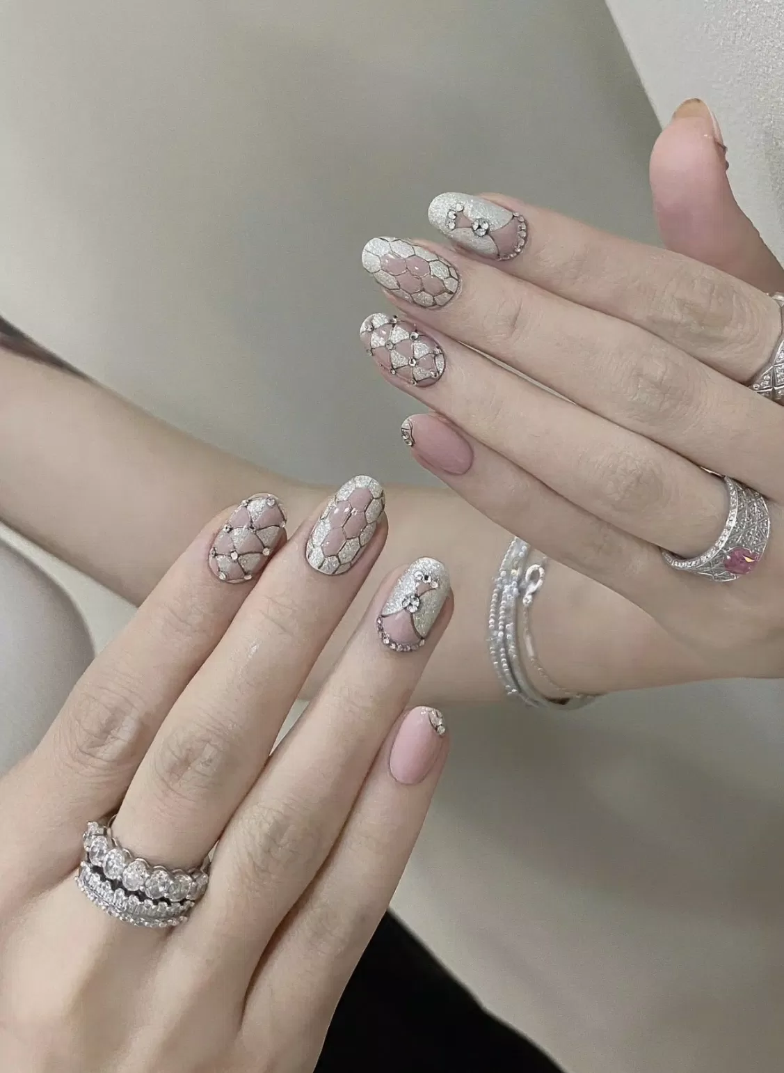 Mẫu nail 2025 đẹp hình rắn, đu trend Ất Tỵ (Ảnh: Internet)