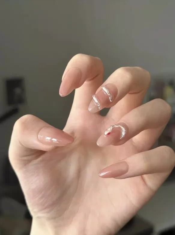 Mẫu nail 2025 đẹp hình rắn, đu trend Ất Tỵ (Ảnh: Internet)