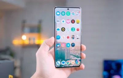 POCO X7 có màn hình cong tràn hai bên cạnh, với camera nốt ruồi khá nhỏ (Ảnh: Internet) POCO X7 có màn hình cong tràn hai bên cạnh, với camera nốt ruồi khá nhỏ (Ảnh: Internet)