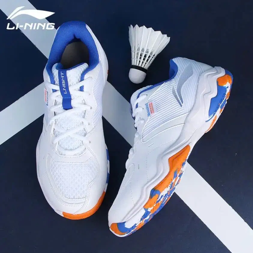 Giày cầu lông Lining AYTS016 (Ảnh: BlogAnChoi)