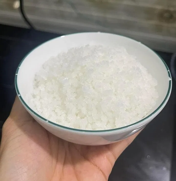 Cách dùng muối phong thủy đuổi tà hút tài (Ảnh: Internet)