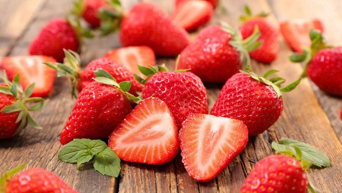 Dâu tây bổ sung vitamin C và hỗ trợ làn da khỏe đẹp. (Ảnh: Internet)
