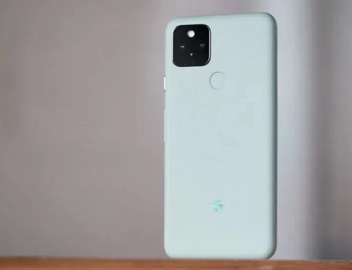 Điện thoại Google Pixel 5 (Ảnh: Internet)