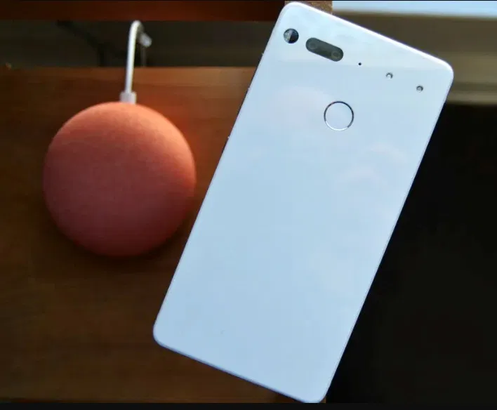 Điện thoại Essential Phone (Ảnh: Internet)