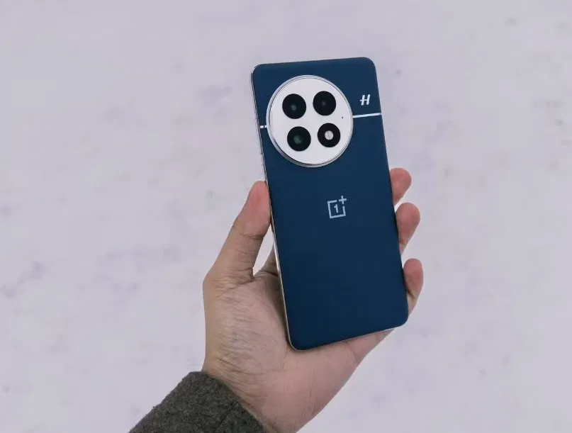 Điện thoại OnePlus 13 (Ảnh: Internet) Điện thoại OnePlus 13 (Ảnh: Internet)