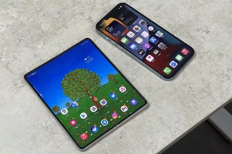 iPhone gập sẽ có màn hình ngoài 5,49 inches và màn hình trong 7,74 inches (Ảnh: Internet) iPhone gập sẽ có màn hình ngoài 5,49 inches và màn hình trong 7,74 inches (Ảnh: Internet)