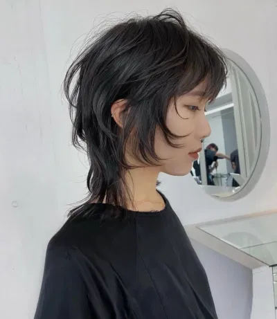 Kiểu tóc mullet đuôi sói nữ uốn xoăn đuôi (Ảnh: Internet)