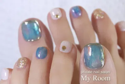 Mẫu nail chân đẹp màu ngọc trai, tráng gương (Ảnh: Internet)