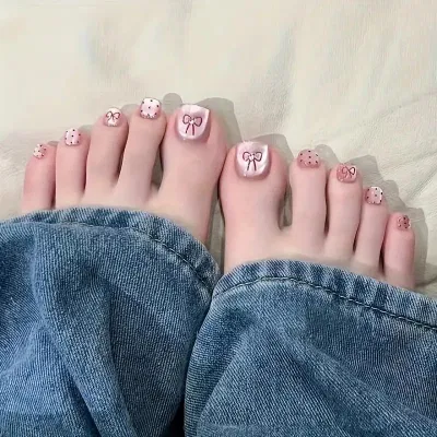 Mẫu nail chân đẹp nhẹ nhàng, thanh lịch (Ảnh: Internet)