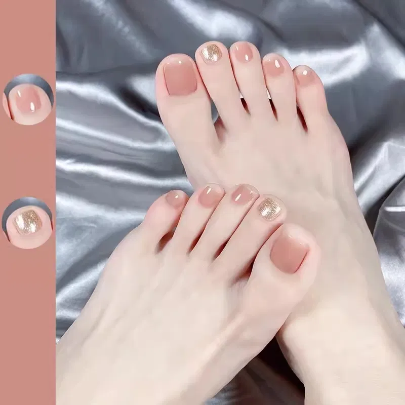 Mẫu nail chân đẹp nhẹ nhàng, thanh lịch (Ảnh: Internet)