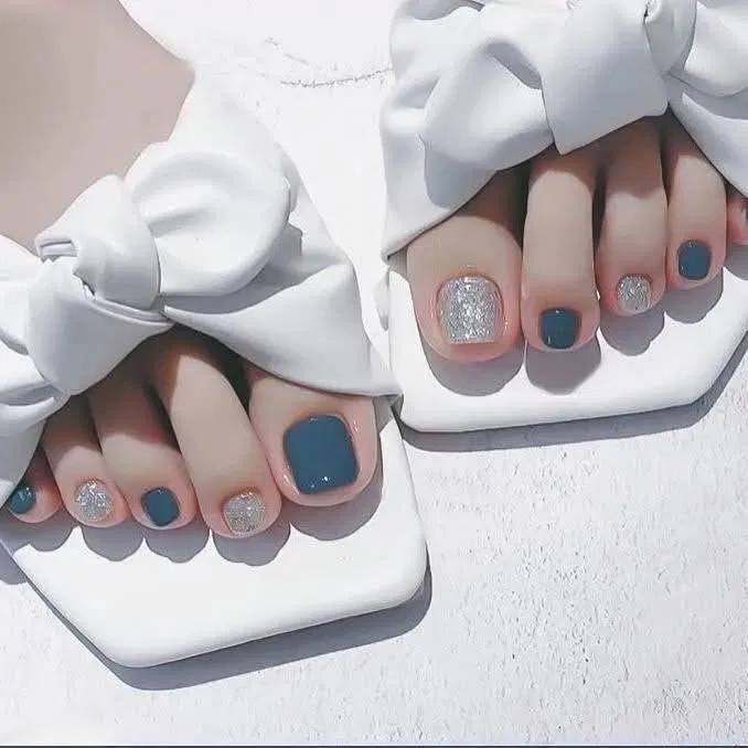 Mẫu nail chân đẹp nhẹ nhàng, thanh lịch (Ảnh: Internet)