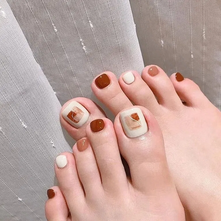 100+ mẫu nail chân đẹp, màu móng chân sáng da cho da ngăm hot nhất 2025 da ngăm màu móng chân cho da ngăm màu móng chân sáng da mẫu nail chân mẫu nail chân đẹp màu nâu màu nude nail chân đẹp ngọc trai nhẹ nhàng sáng da sang trọng thanh lịch vẽ nail chân
