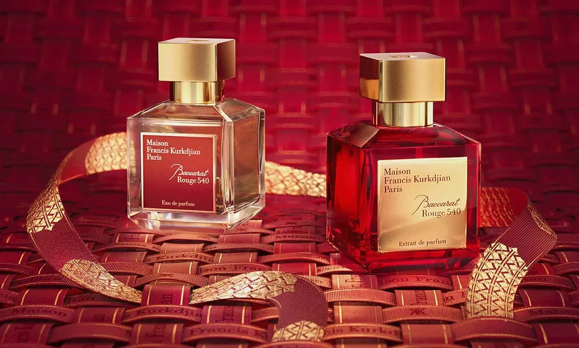 Những lnước hoa nữ quyến rũ, thu hút tình yêu cho Valentine 2025