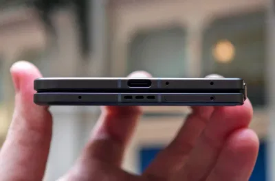 OPPO Find N5 có độ dày khoảng 8,4-9,2mm khi gập lại (Ảnh: Internet) OPPO Find N5 có độ dày khoảng 8,4-9,2mm khi gập lại (Ảnh: Internet)