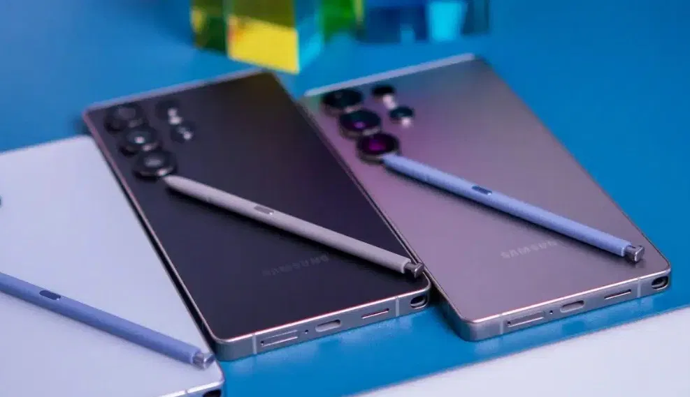 Điện thoại Galaxy S25 Ultra và bút cảm ứng S Pen (Ảnh: Internet) Điện thoại Galaxy S25 Ultra và bút cảm ứng S Pen (Ảnh: Internet)