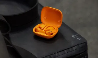 Tai nghe Powerbeats Pro 2 phiên bản màu Electric Orange (Ảnh: Internet) Tai nghe Powerbeats Pro 2 phiên bản màu Electric Orange (Ảnh: Internet)