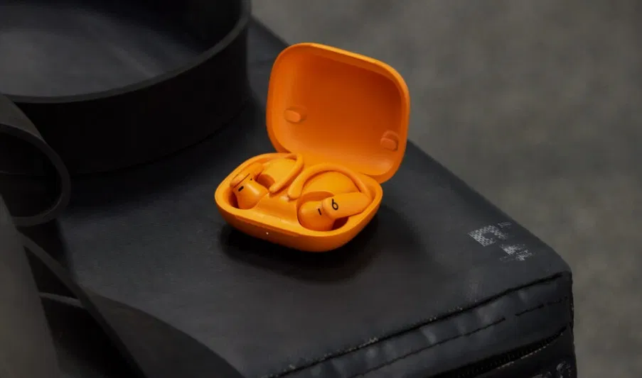 Tai nghe Powerbeats Pro 2 phiên bản màu Electric Orange (Ảnh: Internet)