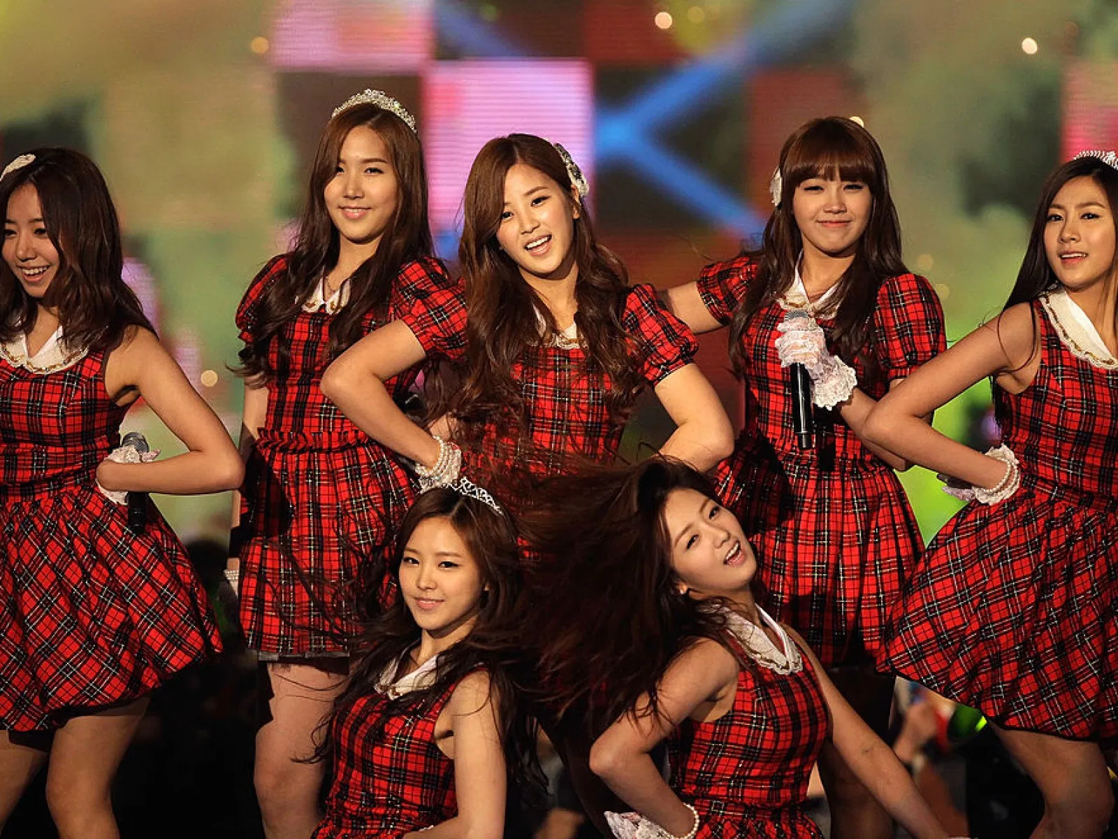 Dù không thường xuyên ra nhạc, Apink vẫn giữ vững vị trí trong làng giải trí Kpop (Ảnh: Internet)