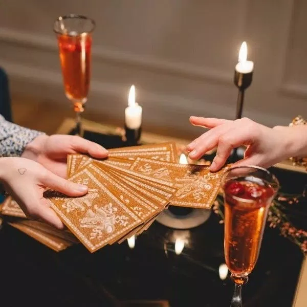 Những câu hỏi thường gặp khi xem bài tarot