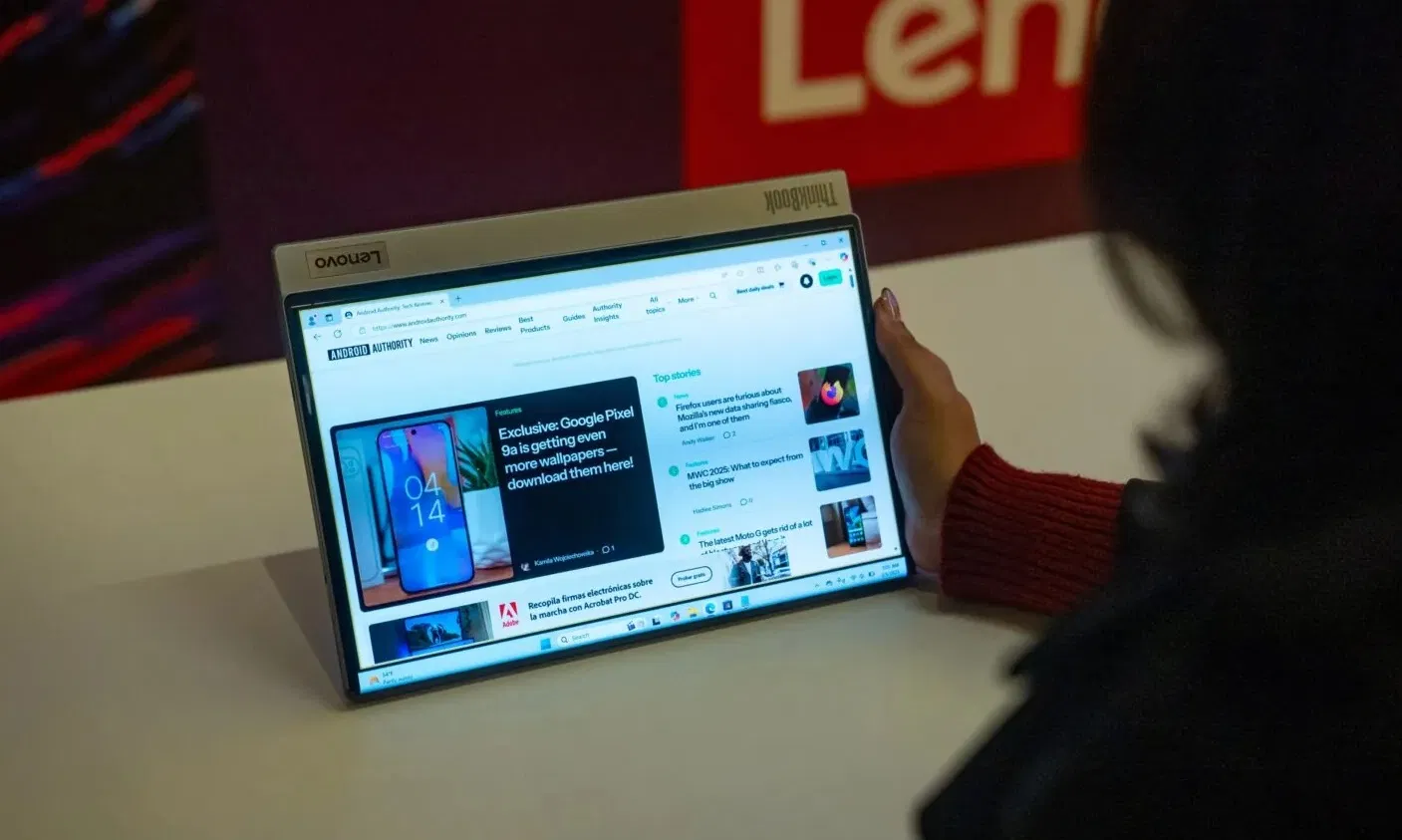 Mẫu laptop ý tưởng ThinkBook Flip AI PC của Lenovo (Ảnh: Internet) Mẫu laptop ý tưởng ThinkBook Flip AI PC của Lenovo (Ảnh: Internet)