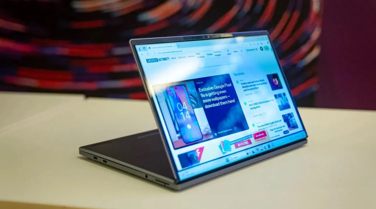 Mẫu laptop ý tưởng ThinkBook Flip AI PC của Lenovo (Ảnh: Internet)