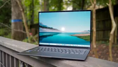 Laptop ASUS Zenbook S14 (Ảnh: Internet) Laptop ASUS Zenbook S14 (Ảnh: Internet)