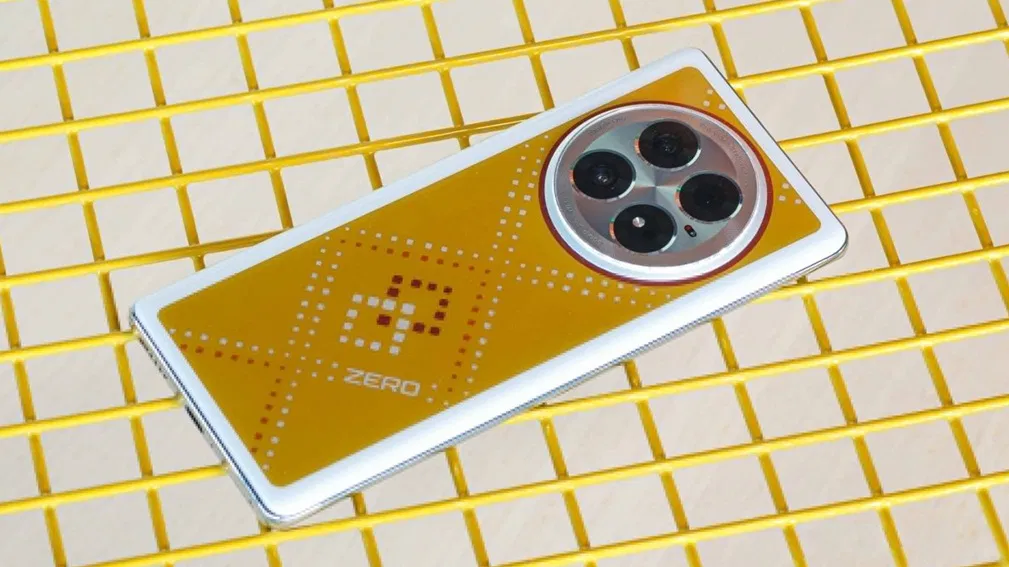 Mẫu điện thoại đổi màu của Infinix tại sự kiện MWC 2025 (Ảnh: Internet)