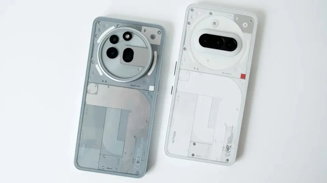 Nothing Phone 3a và 3a Pro nằm cạnh nhau (Ảnh: Internet) Nothing Phone 3a và 3a Pro nằm cạnh nhau (Ảnh: Internet)