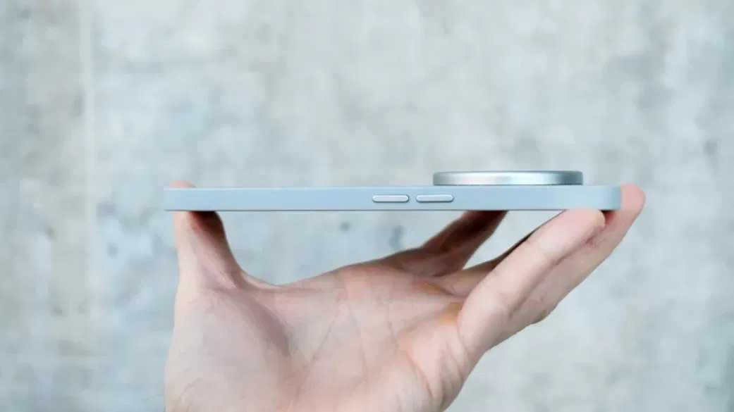 Nothing Phone 3a Pro có cụm camera lồi đáng kể (Ảnh: Internet) Nothing Phone 3a Pro có cụm camera lồi đáng kể (Ảnh: Internet)