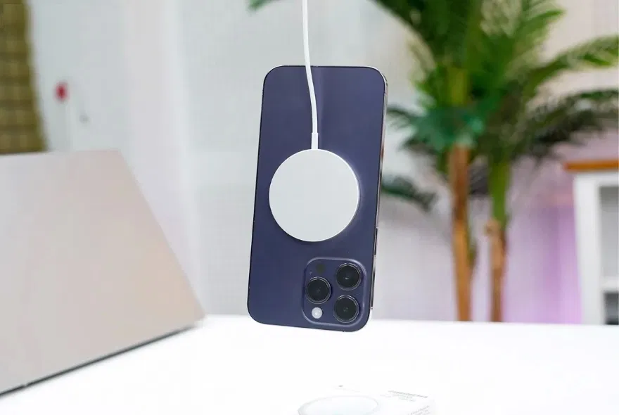 Tips dùng đồng xu kiểm tra ốp lưng iPhone