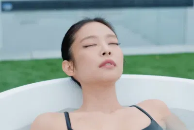 Jennie chữa bệnh bằng cách "tắm nước lạnh"