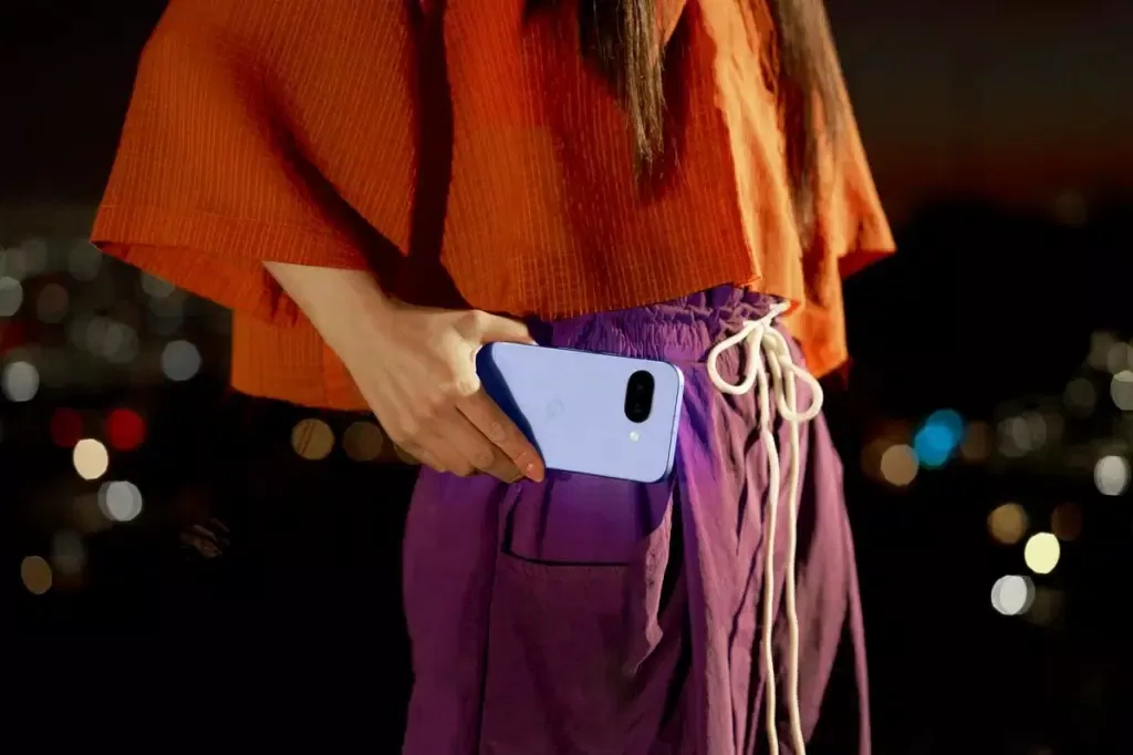 Pixel 9a được trang bị hệ thống camera kép, gồm camera chính 48MP và camera góc siêu rộng 13MP (Ảnh: Internet) Pixel 9a được trang bị hệ thống camera kép, gồm camera chính 48MP và camera góc siêu rộng 13MP (Ảnh: Internet)