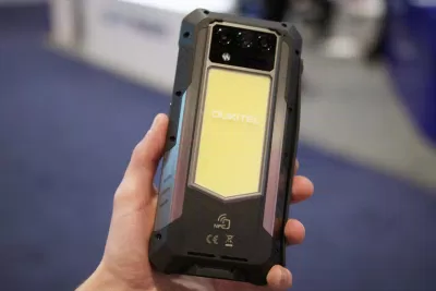 Oukitel Frankenstein 33.000mAh kiêm máy chiếu (Ảnh: Internet)